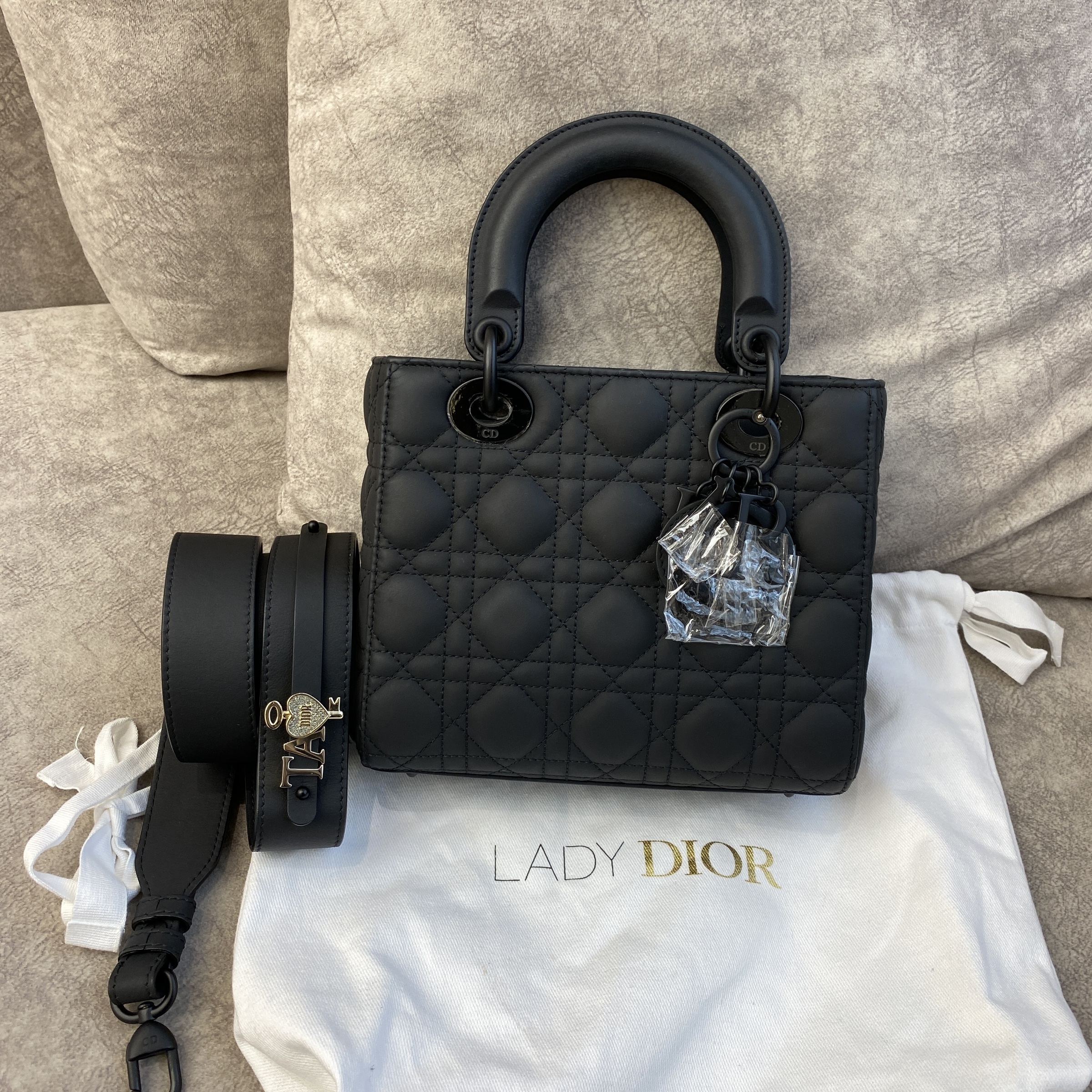 Lady dior bag matte black online