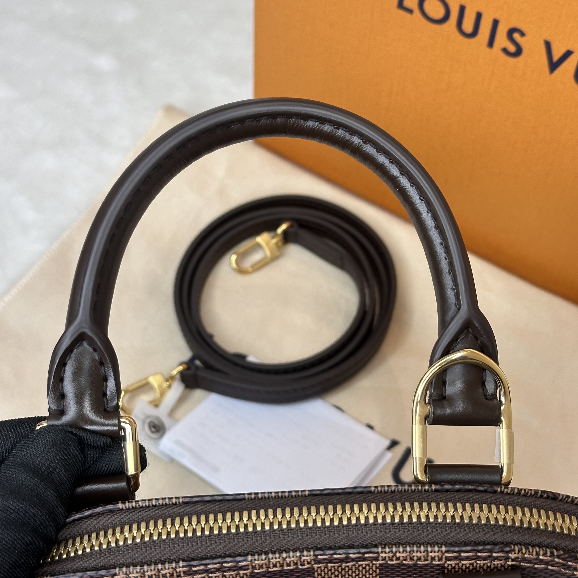 image_233FFD74-36EF-4050-BC79-26817436875A_1762511208