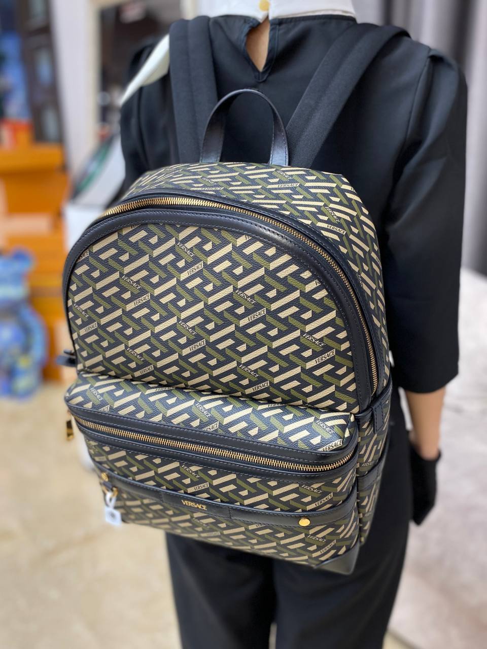 photo_6123095760652930449_y