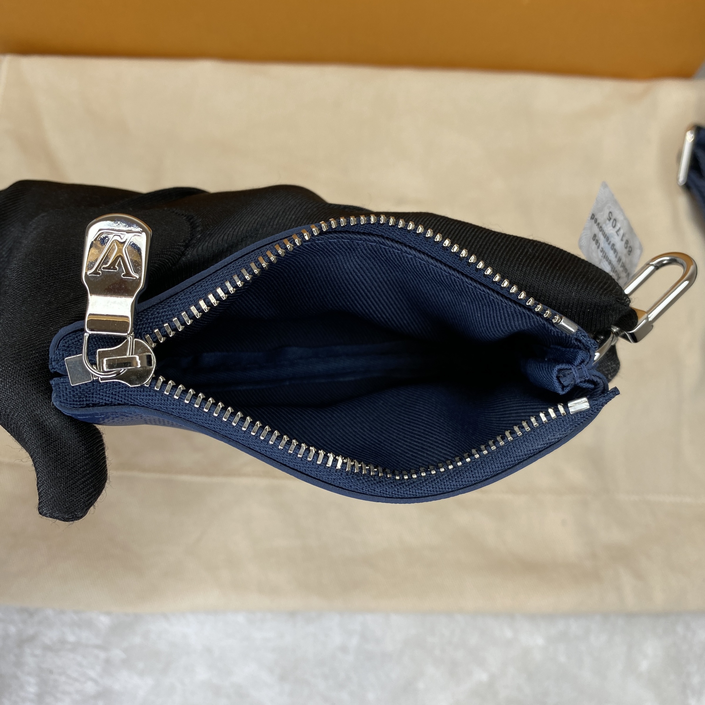 Authentic preloved Louis Vuitton Trio Messenger Blue Sapphire Damier inner view