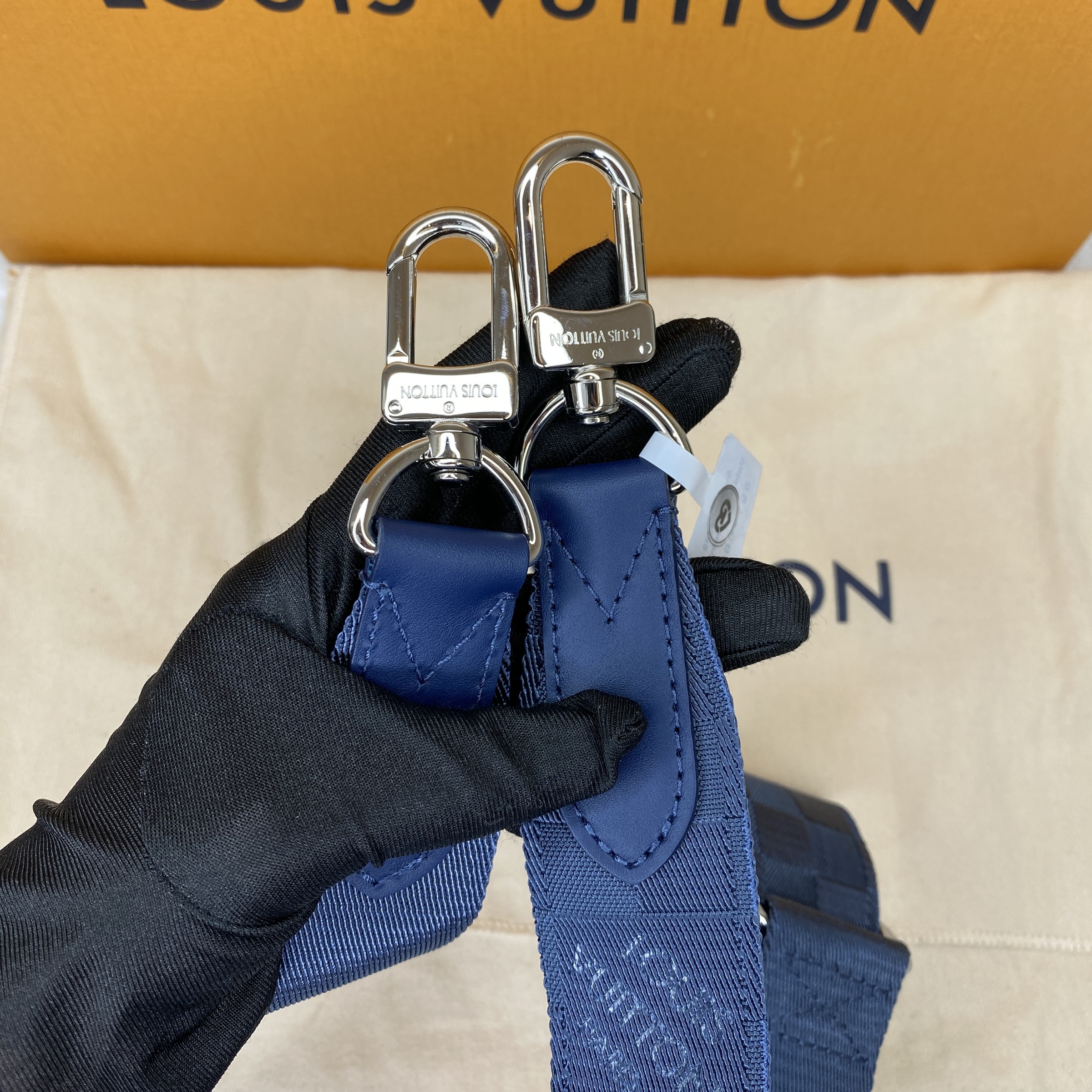 Authentic preloved Louis Vuitton Trio Messenger Blue Sapphire Damier strap view