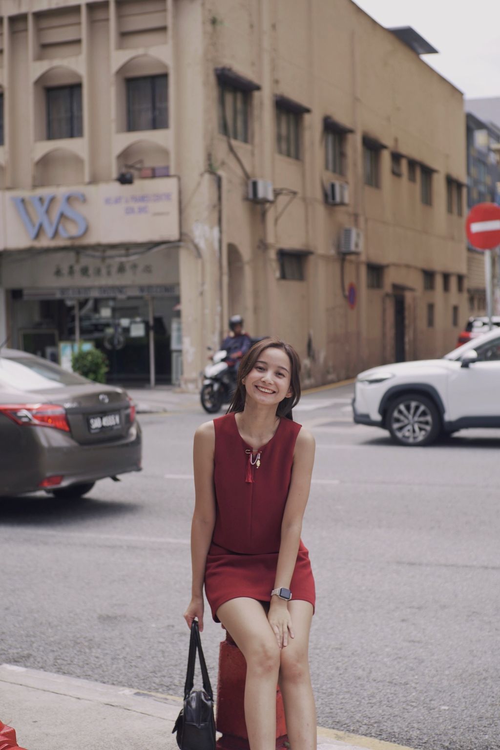 E2EF9D6A-EB30-429B-8AB4-1AFC102A2B24