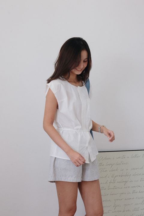 D9892C30-4CFE-464C-A077-166102028616