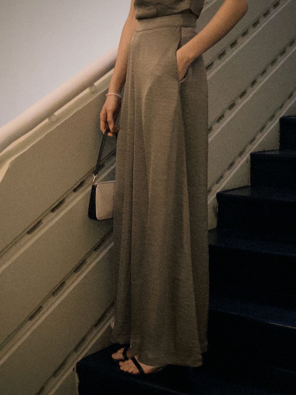 A1509A43-35B1-4B99-861E-0830C875F50D