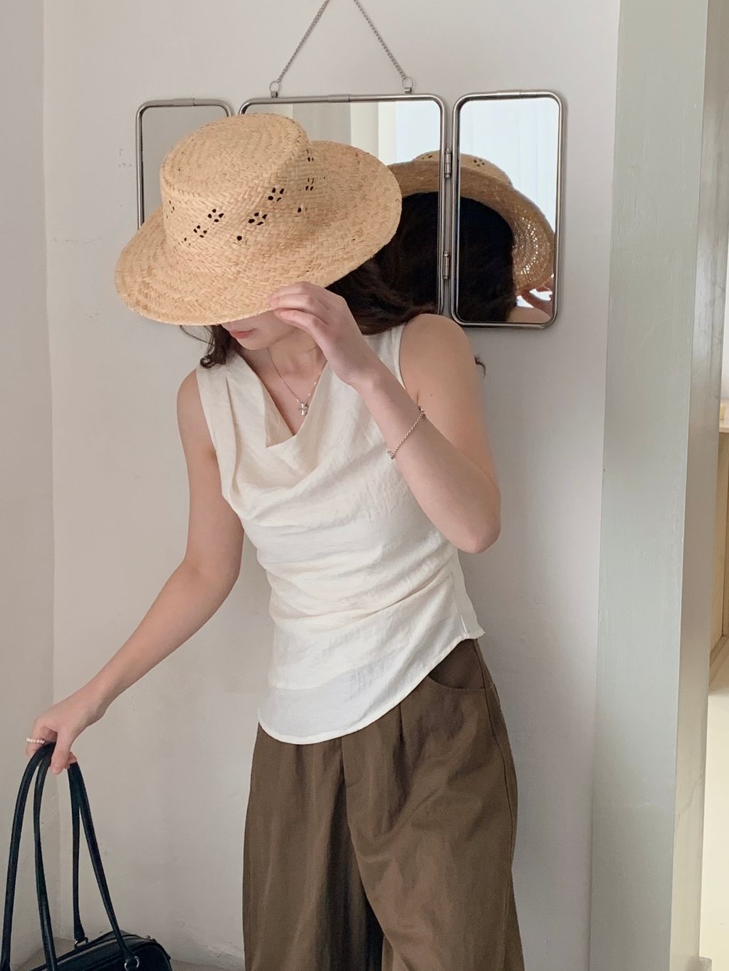 6E91752E-B6F2-4E56-9353-01F9A0C4E410