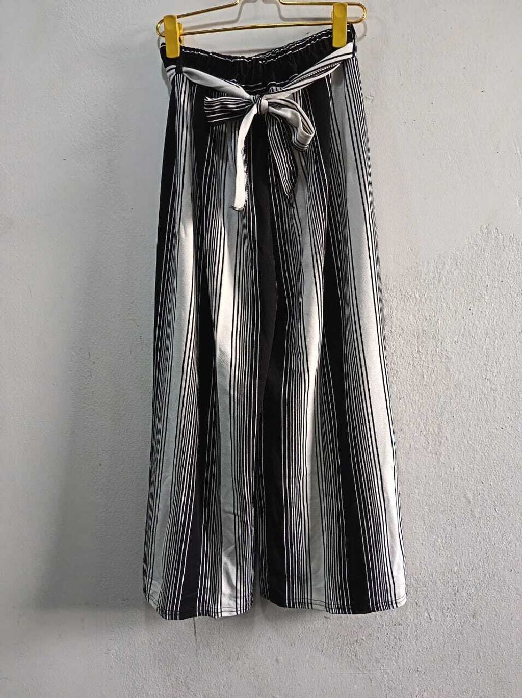 A002 White & Black Striped Pants