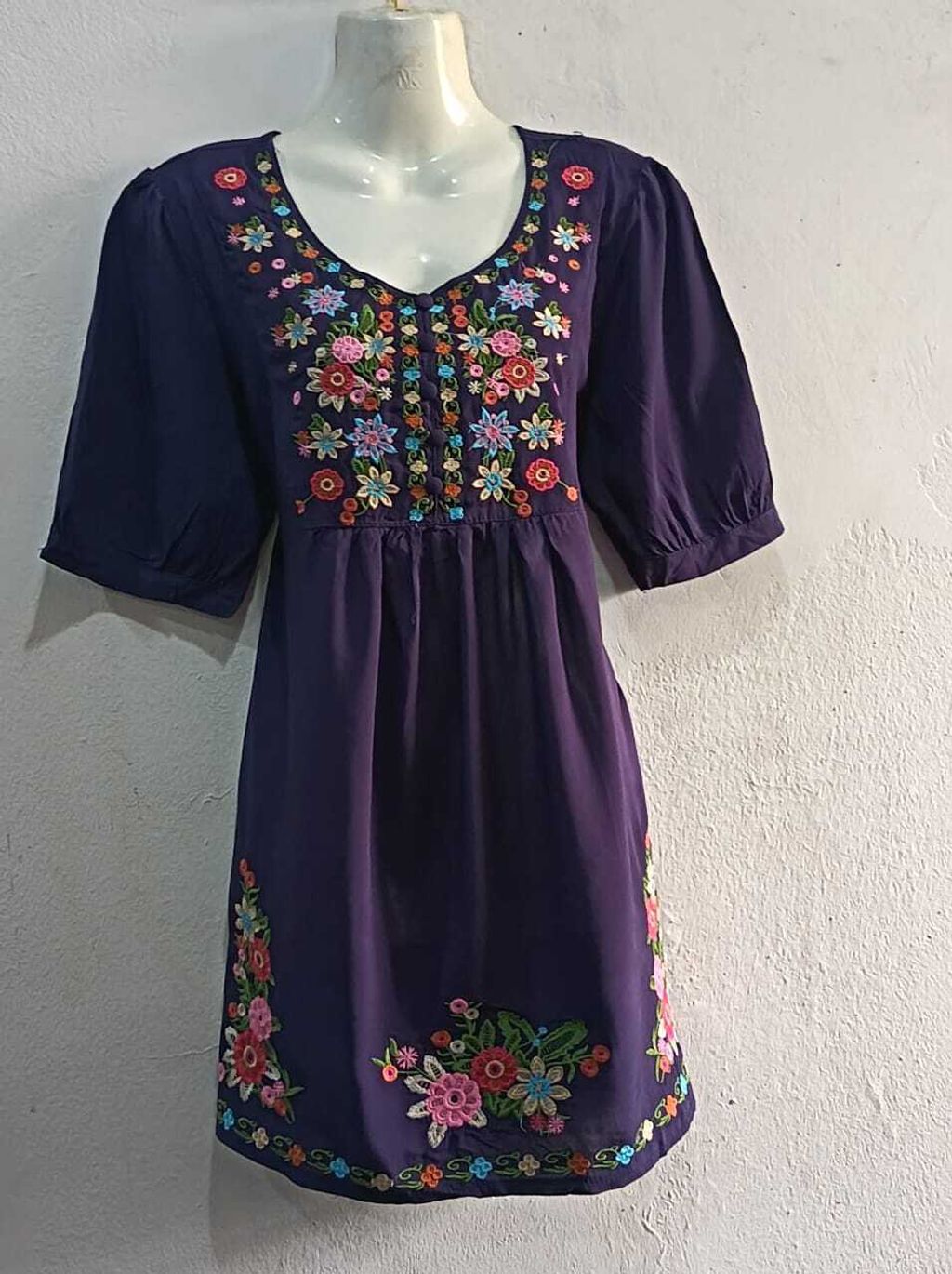 A015 Blue Top Embrodery Flowers
