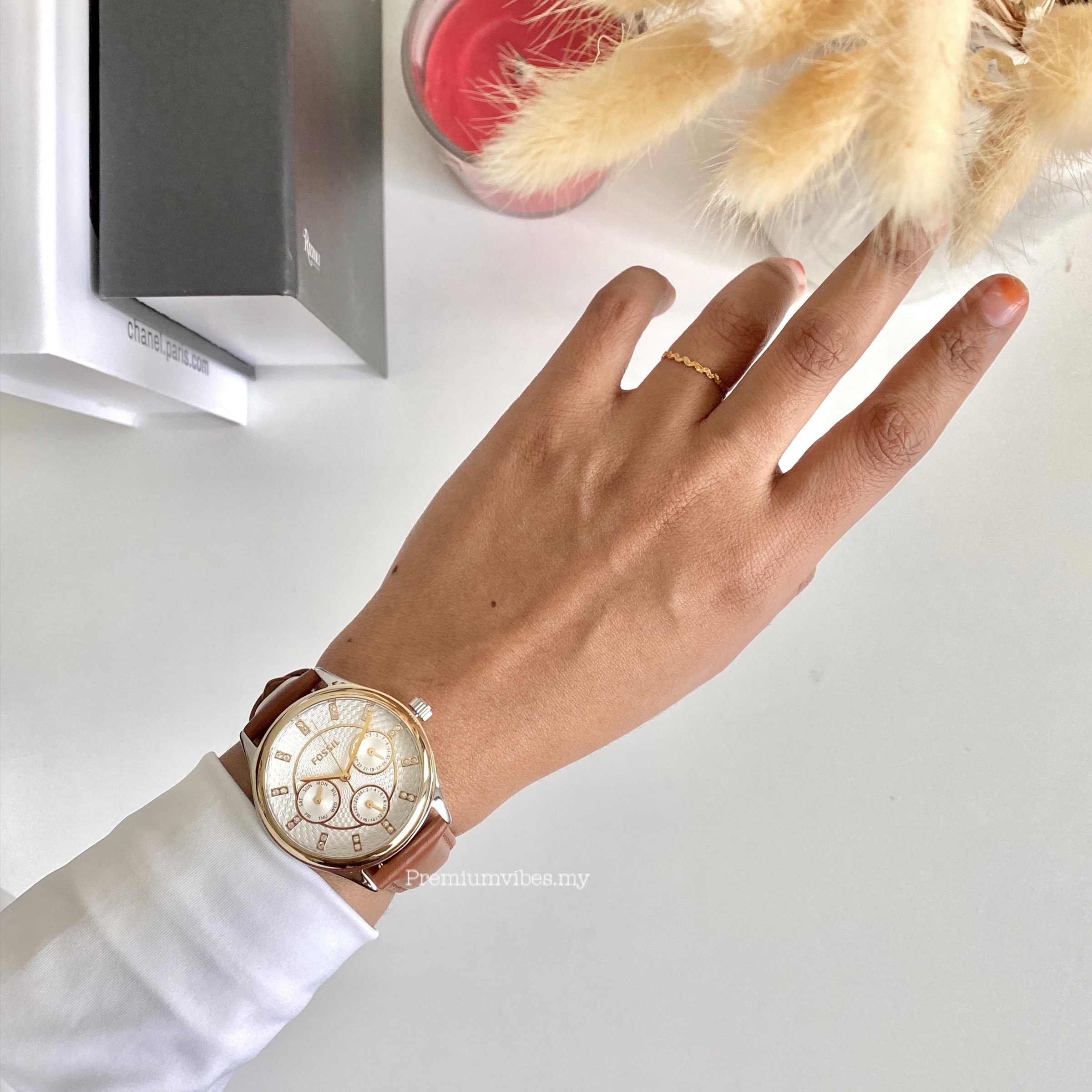 fossil modern sophisticate
