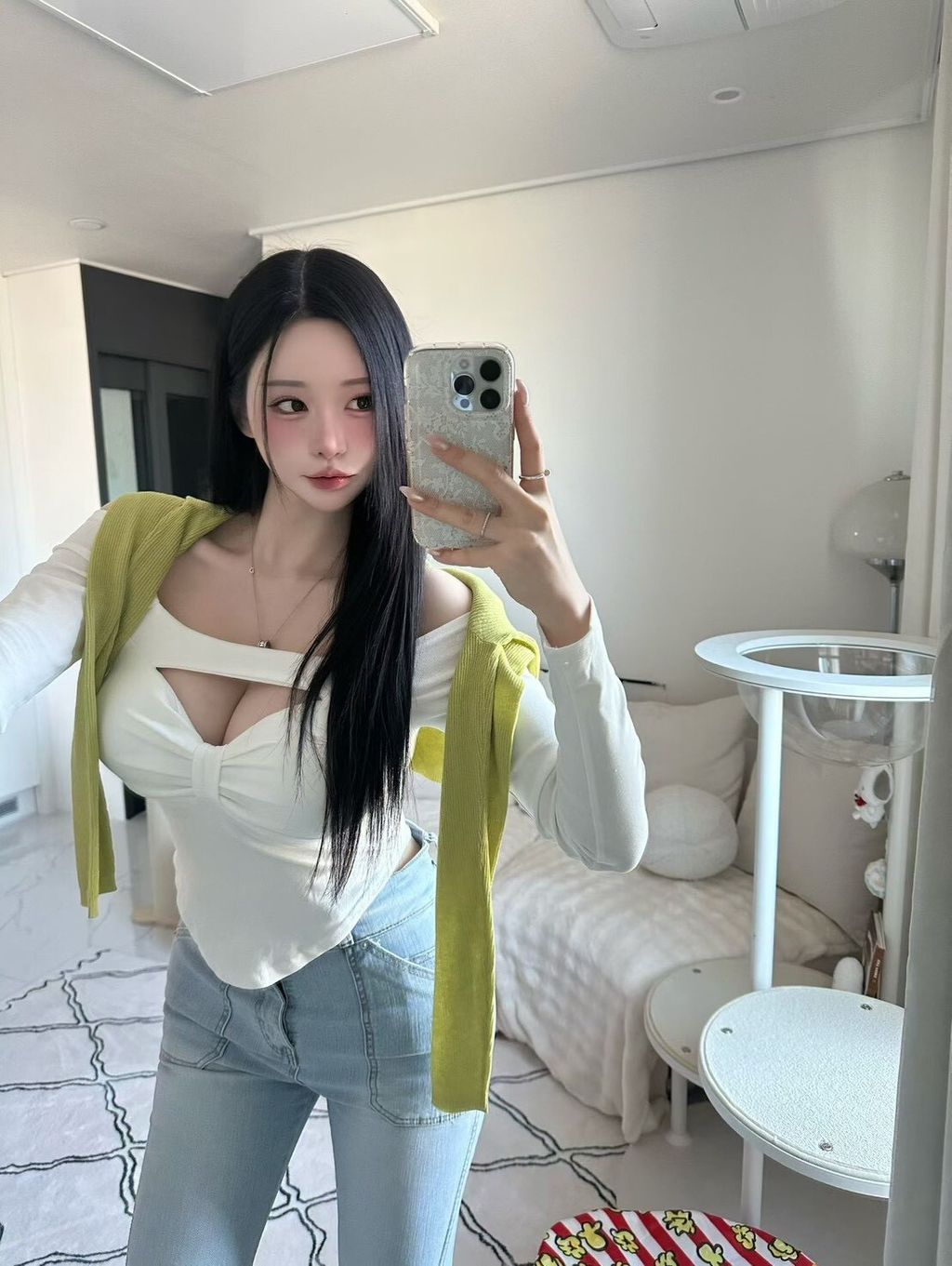 LINE_ALBUM_1980$$_260324_8