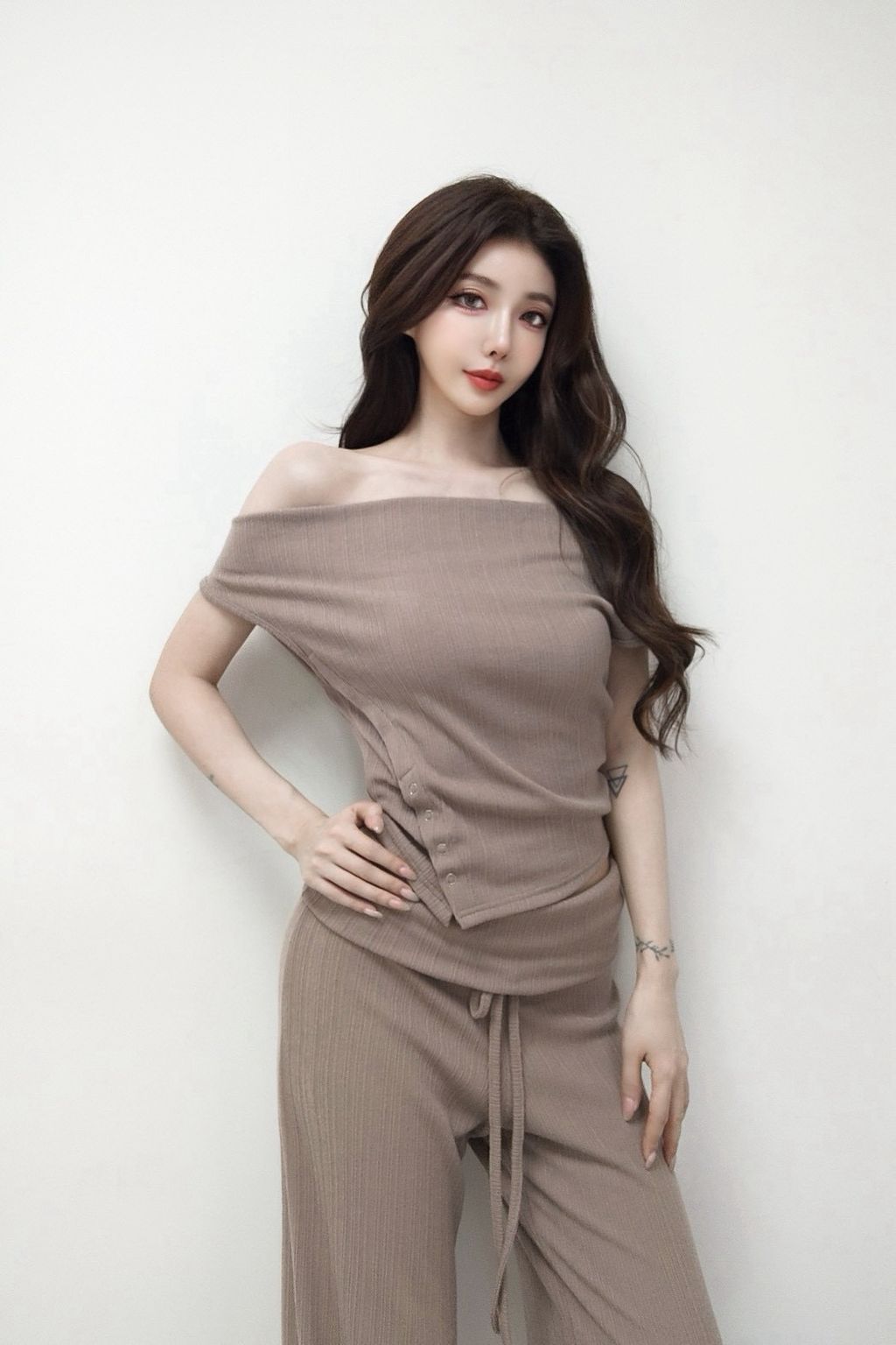 LINE_ALBUM_2026101_261002_43