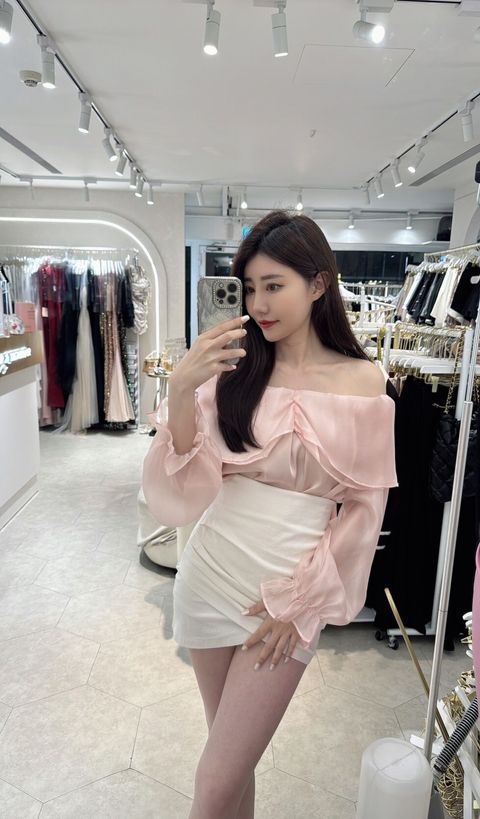 LINE_ALBUM_門市每週兩套照片區_250603_8