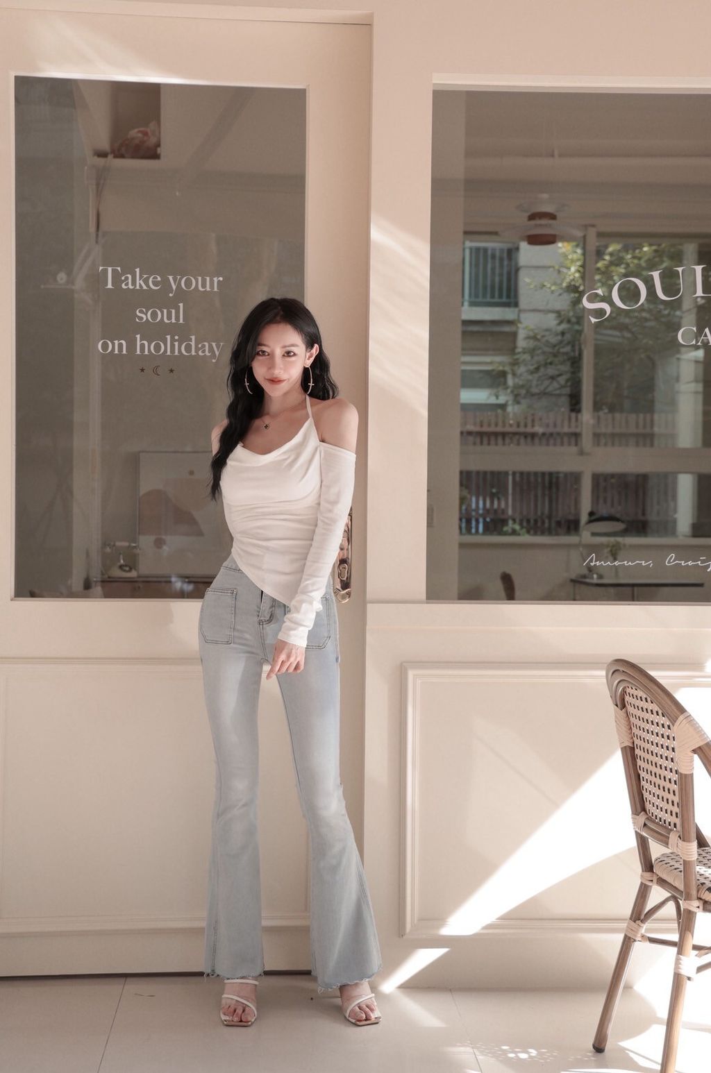 I14-1繞脖綁帶一字白