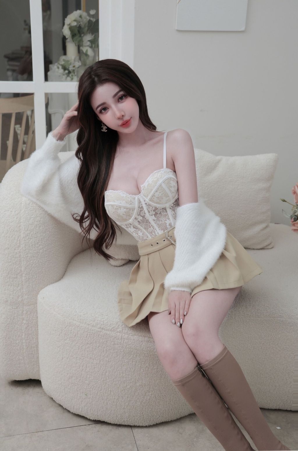 F24-1毛毛外套+馬甲白