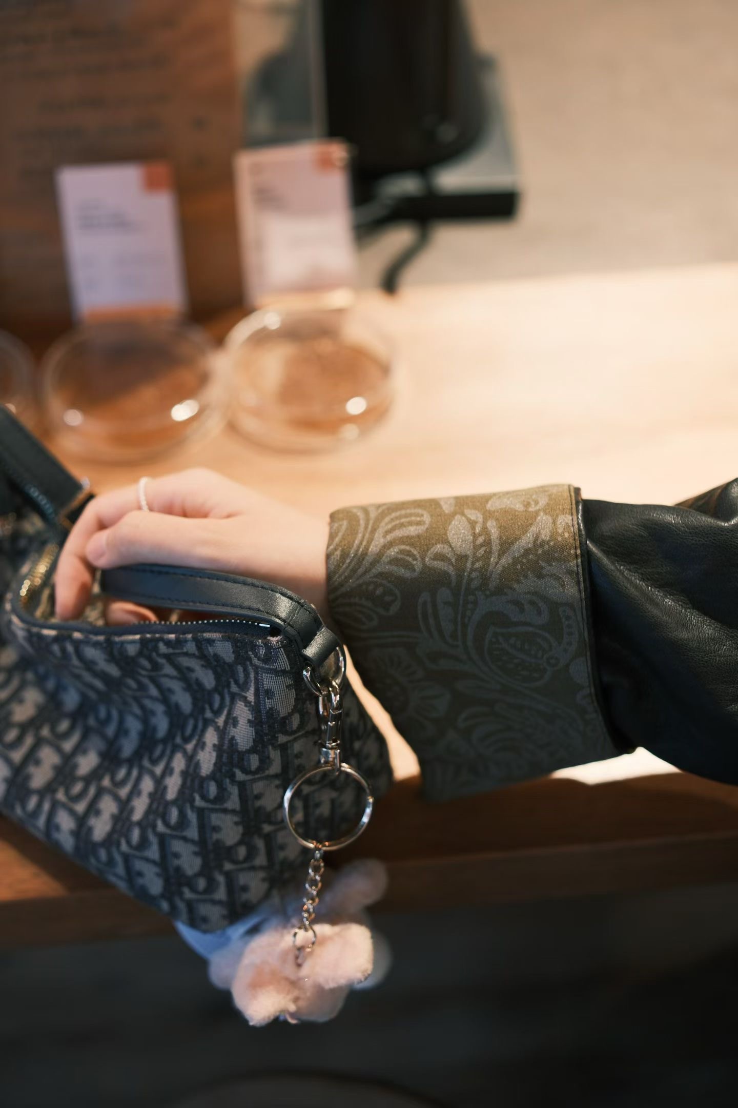 b53d0ce7fd41a53a5f3b6618d943d075