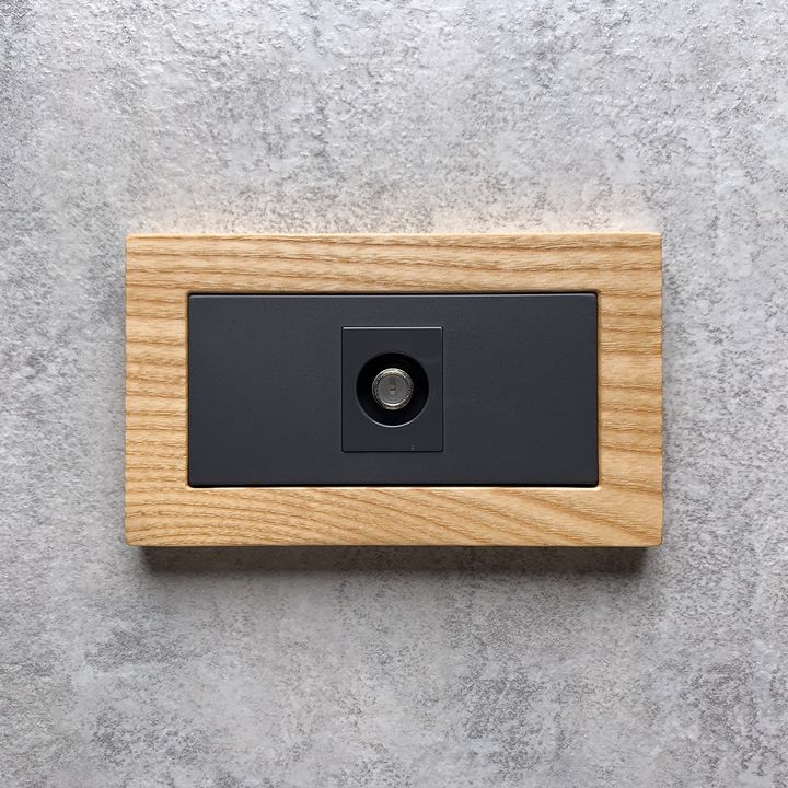 Flat-灰-梣-電視.JPG