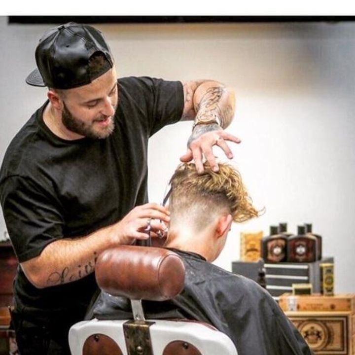 man_cut_1024x1024@2x.jpg