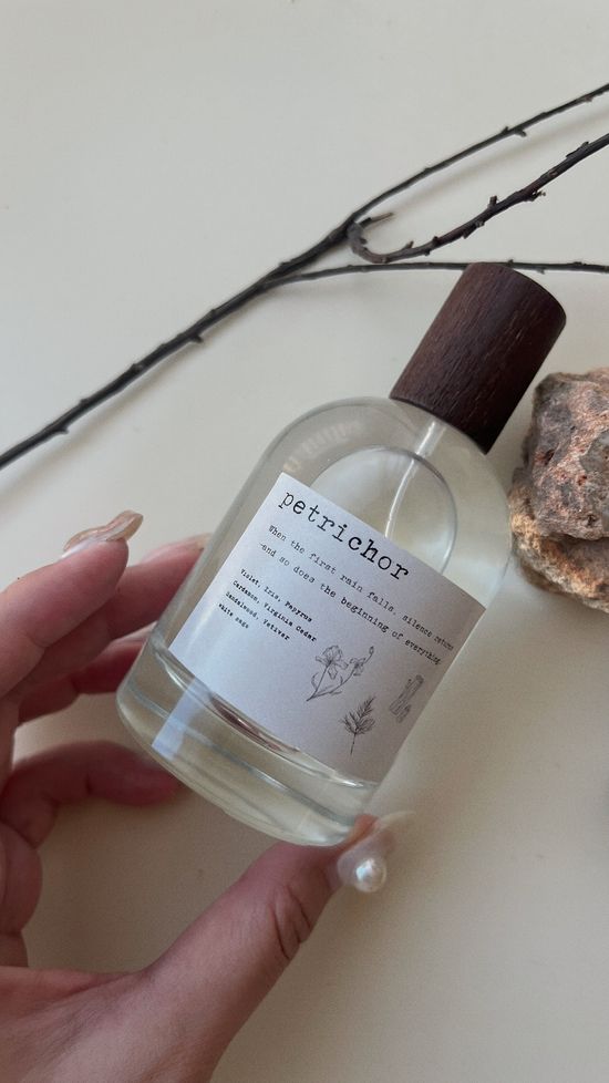 Petrichor | 【Deer Planet 小鹿星球】美甲商品販售、東區大安區美甲教學課程、大安區日系小紅書暈染美甲