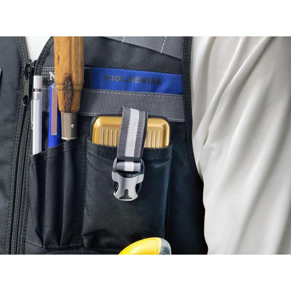 右上小口袋放置物品-正