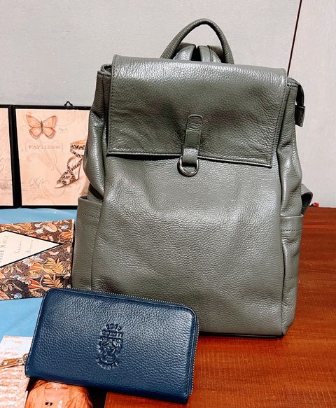 E9741194-A2B0-4827-B25E-7CC9B9D43365