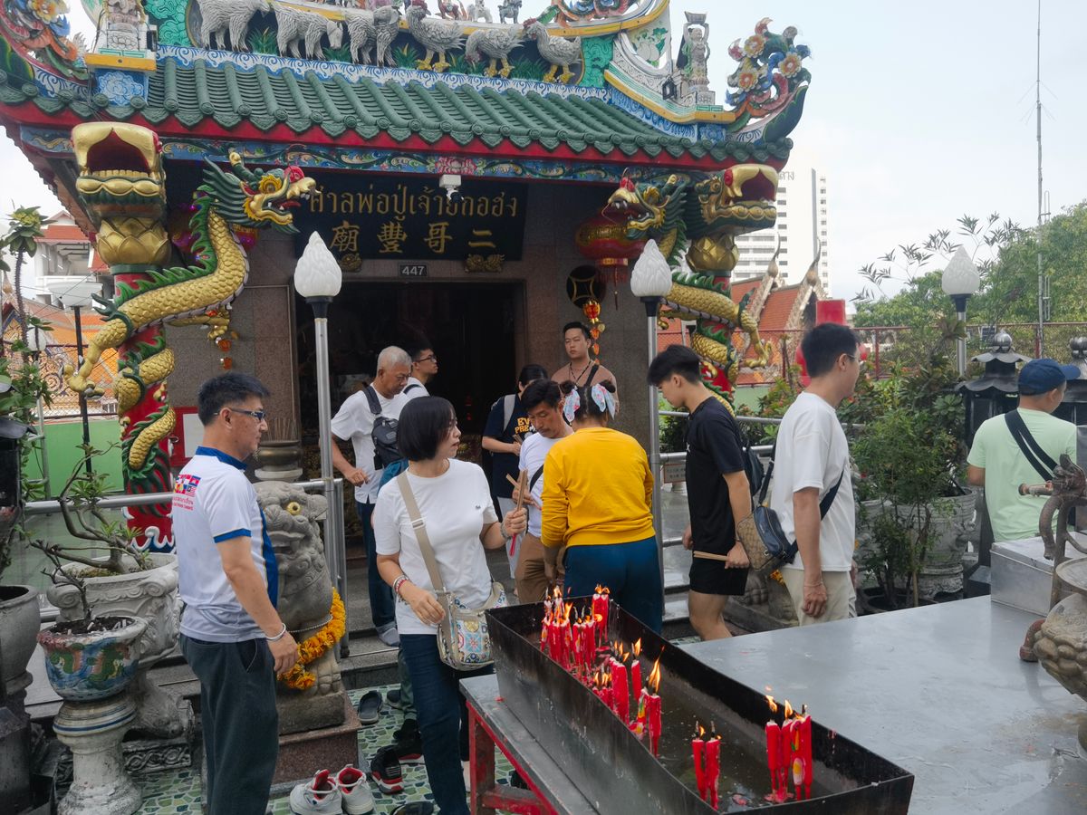 【曼谷曼谷】位于警察局楼上的赌神二哥丰庙Chao Pho Yi Ko Hong Shrine