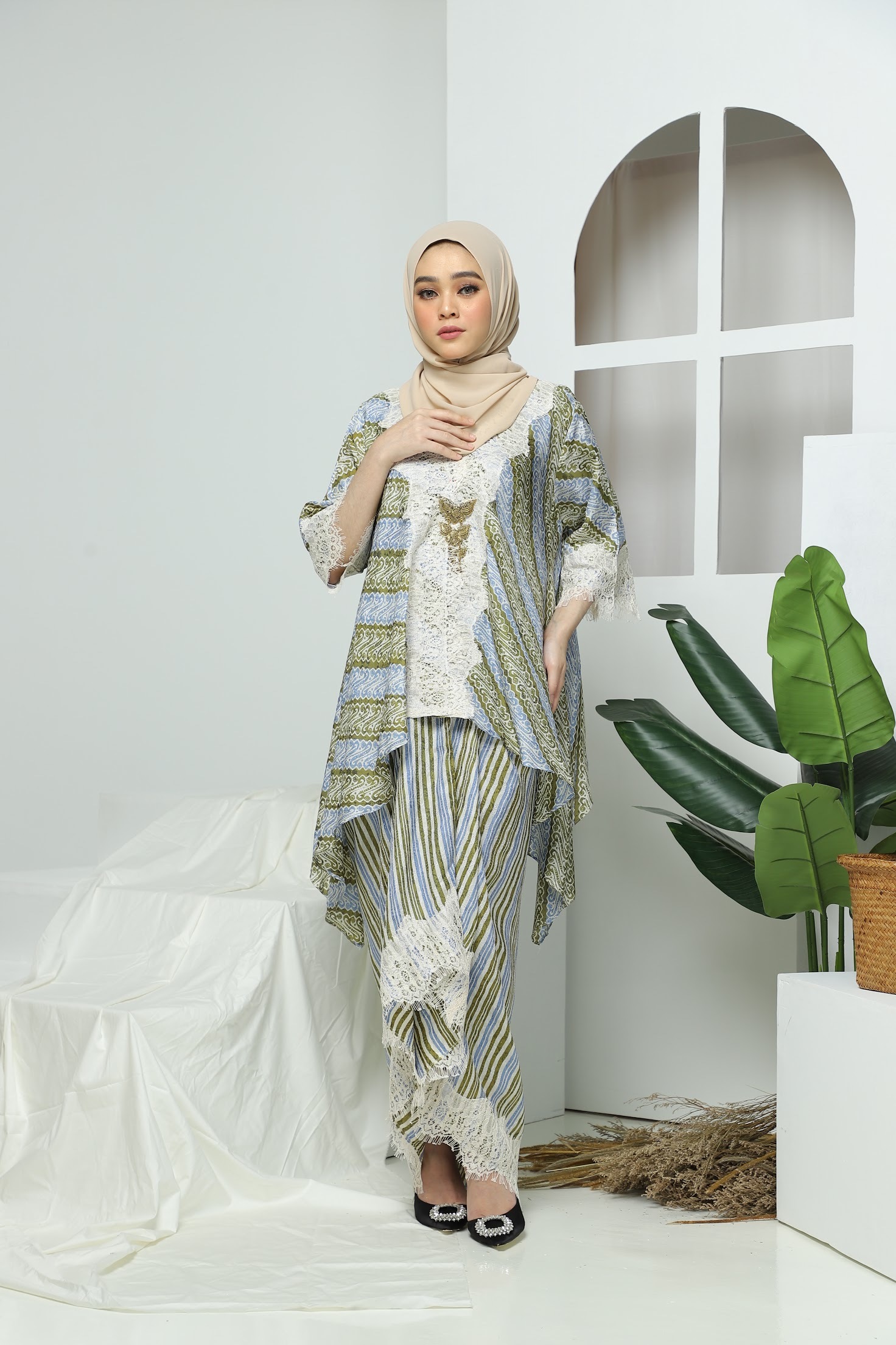 KAMSIAH FULL LACE BATIK