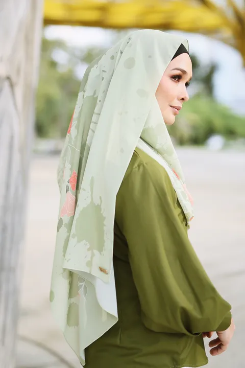 Fleur Shawl in Lint.png