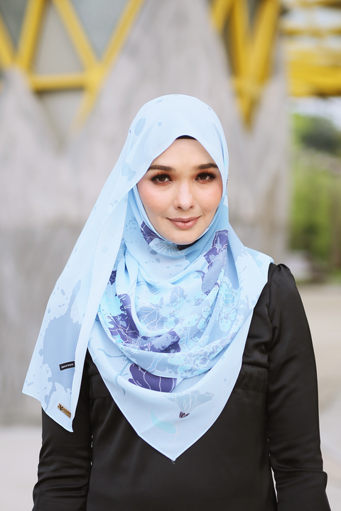 Fleur Shawl in Cool Blue 1.png