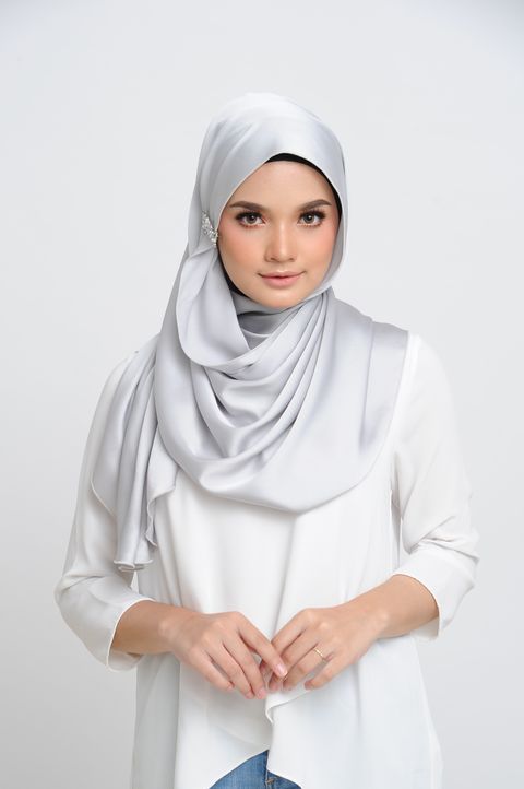 Aisha Satin Scarf in Platinum ( Overlock Version in Oval-shape ) Large.jpg