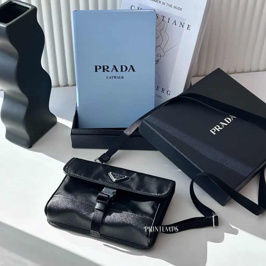 PRADA尼龍側背包 (2)