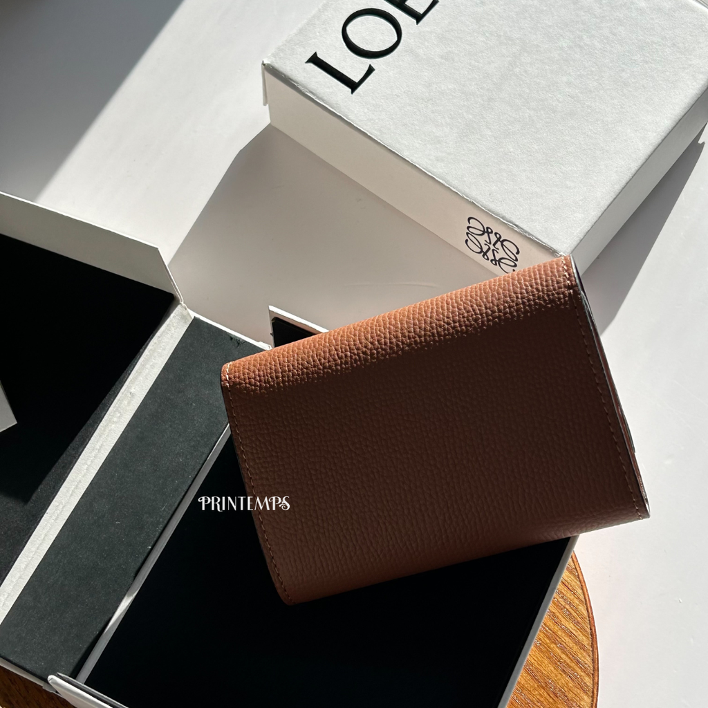 LOEWE磚紅短夾 (6)