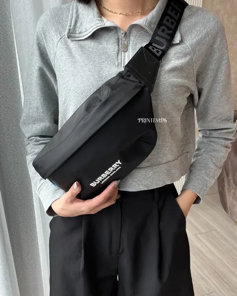 BURBERRY尼龍腰包 (1)