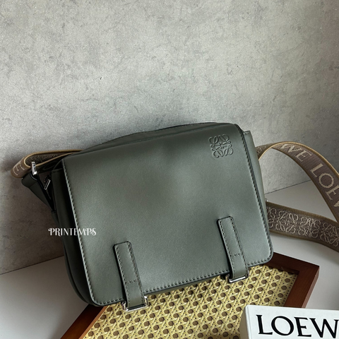 LOEWE綠色側背郵差 (2)