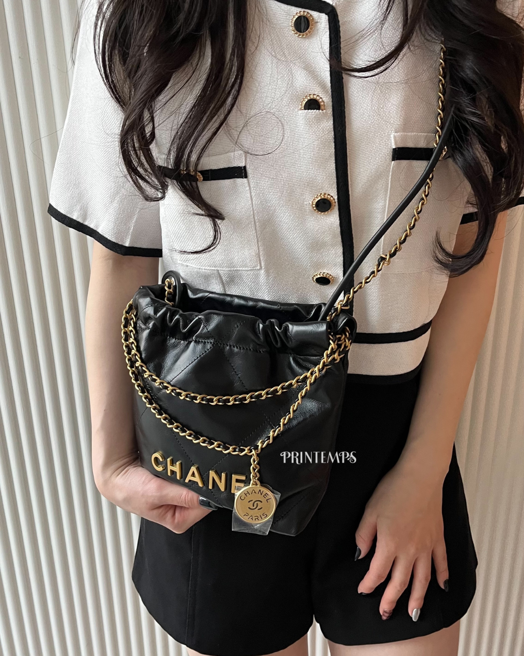 Chanel tote bag / shopper Black Leather ref.106072 - Joli Closet