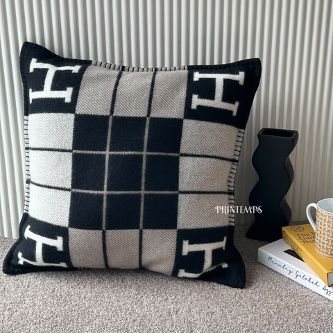 H黑格紋抱枕 (2)