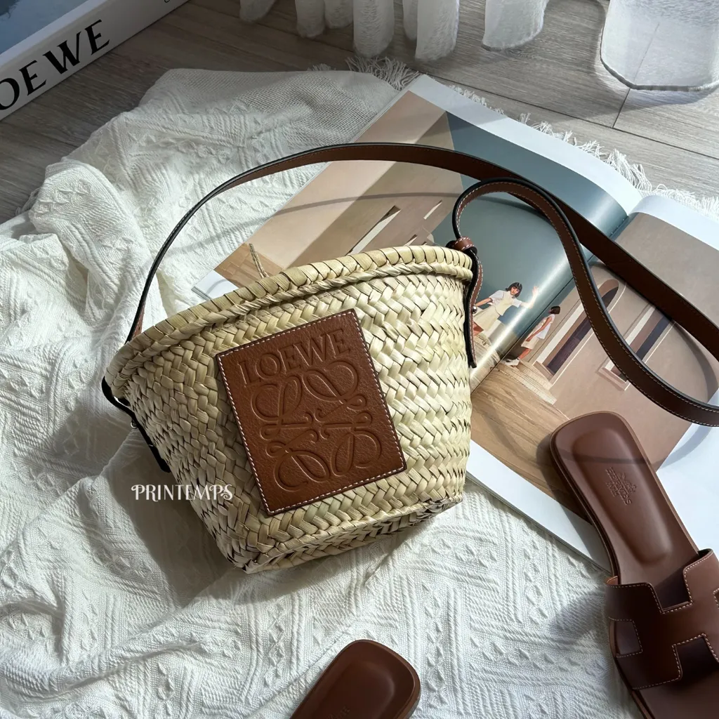 LOEWE迷你草編側背包 (5)