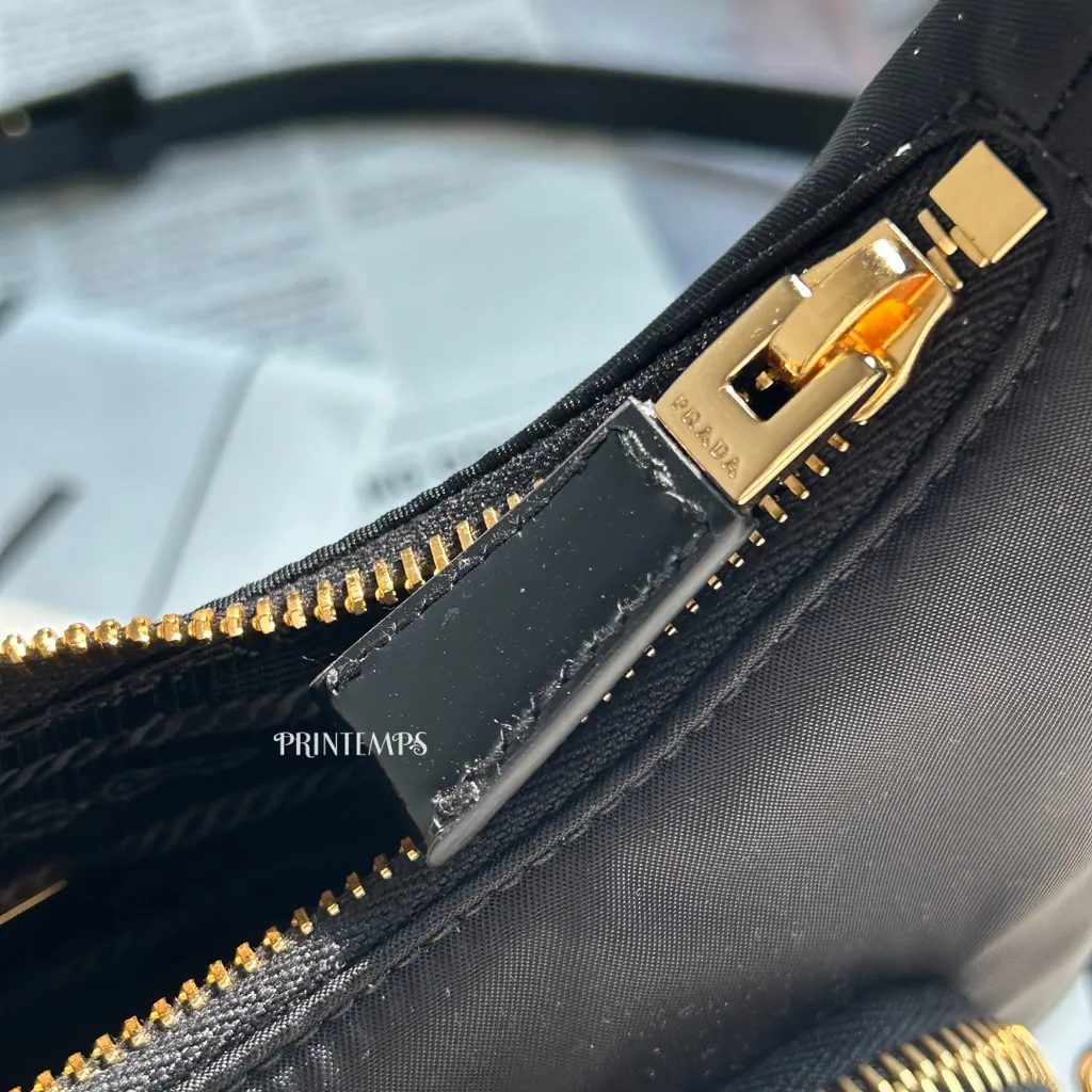 PRADA RE-NYLON二合一黑金 (9)