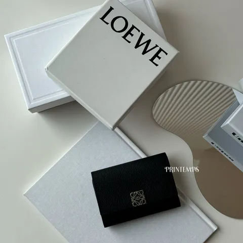 LOEWE黑銀三折短夾 (1)