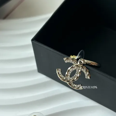 半圈垂墜麻花水鑽雙C耳環(2)