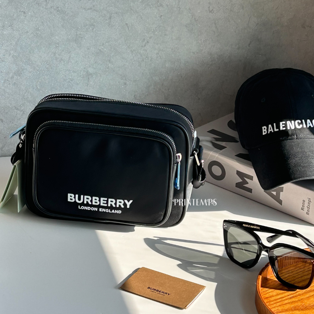 BURBERRY PADDY尼龍郵差包 (1)