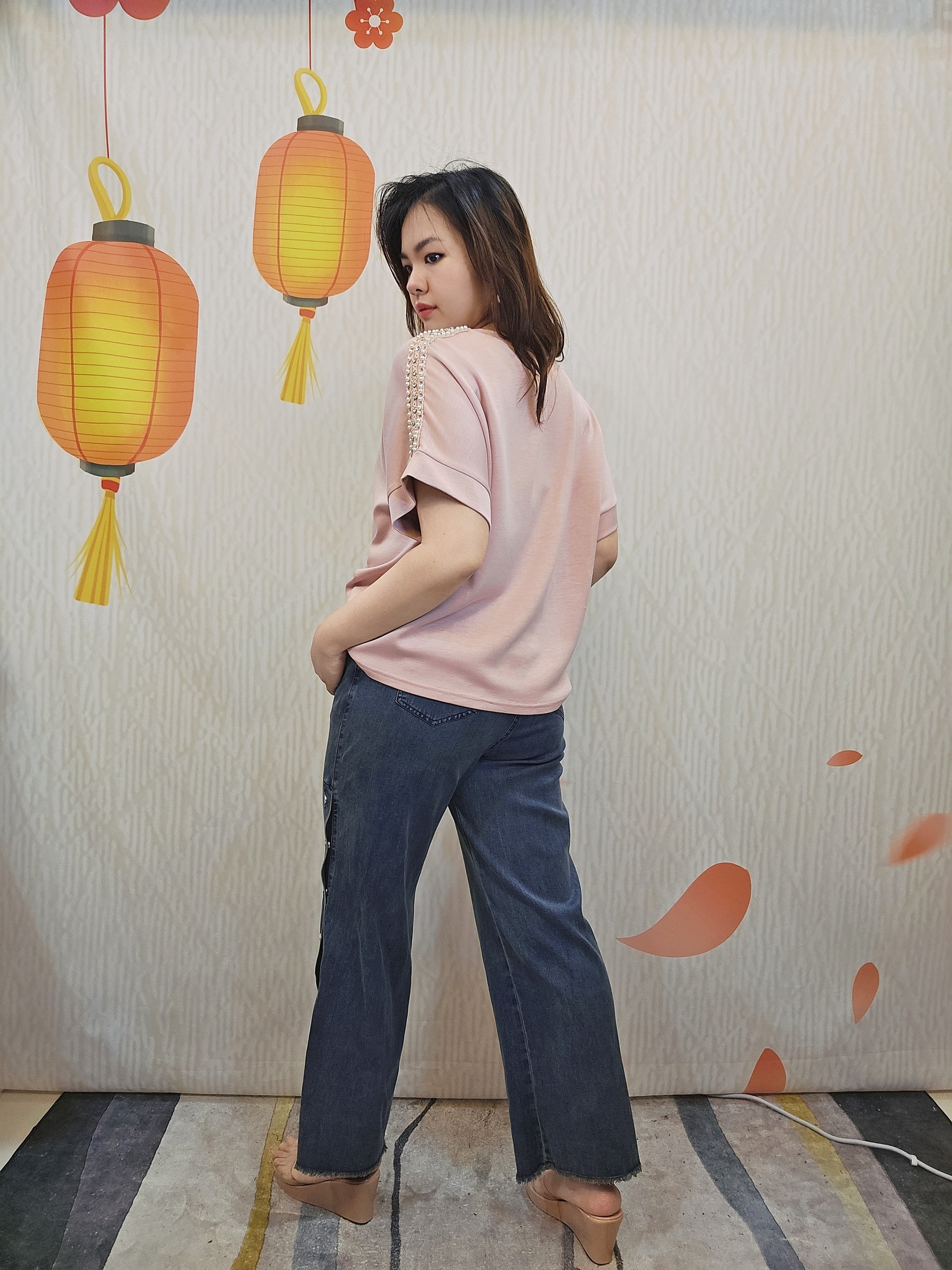 B612_20251127_173532_199_batch_14_1764255525880