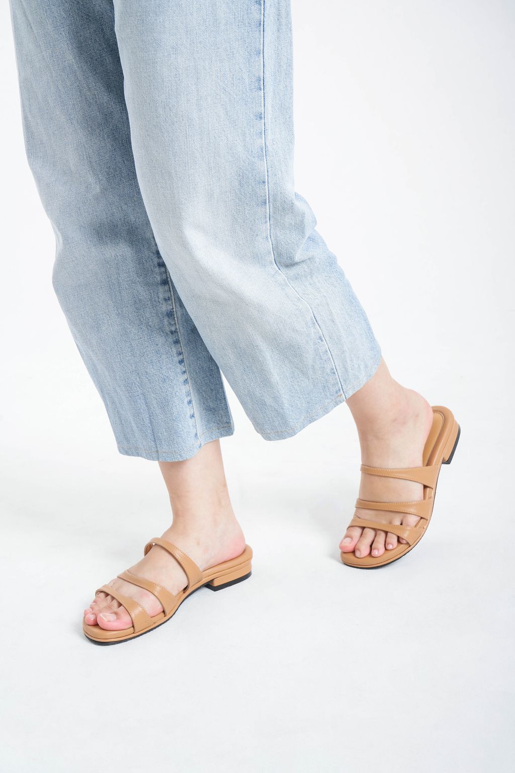 The Caramel Sandals machino Comfortable and fashionable footwear