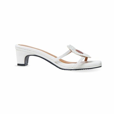 Lady Hana White Heels Glowing Season 1