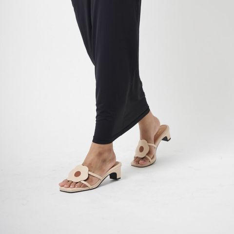 Lady Hana Beige Heels Glowing Season 2