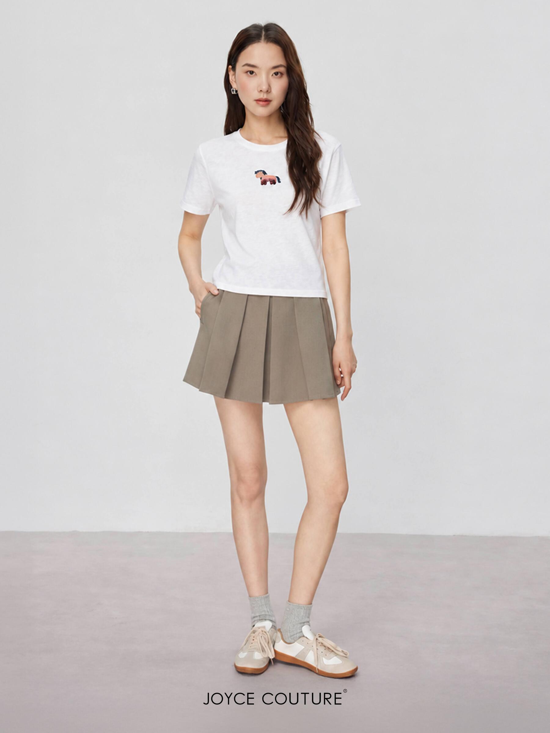 Minimalist Dachshund Tee Fashion Portrait (1)