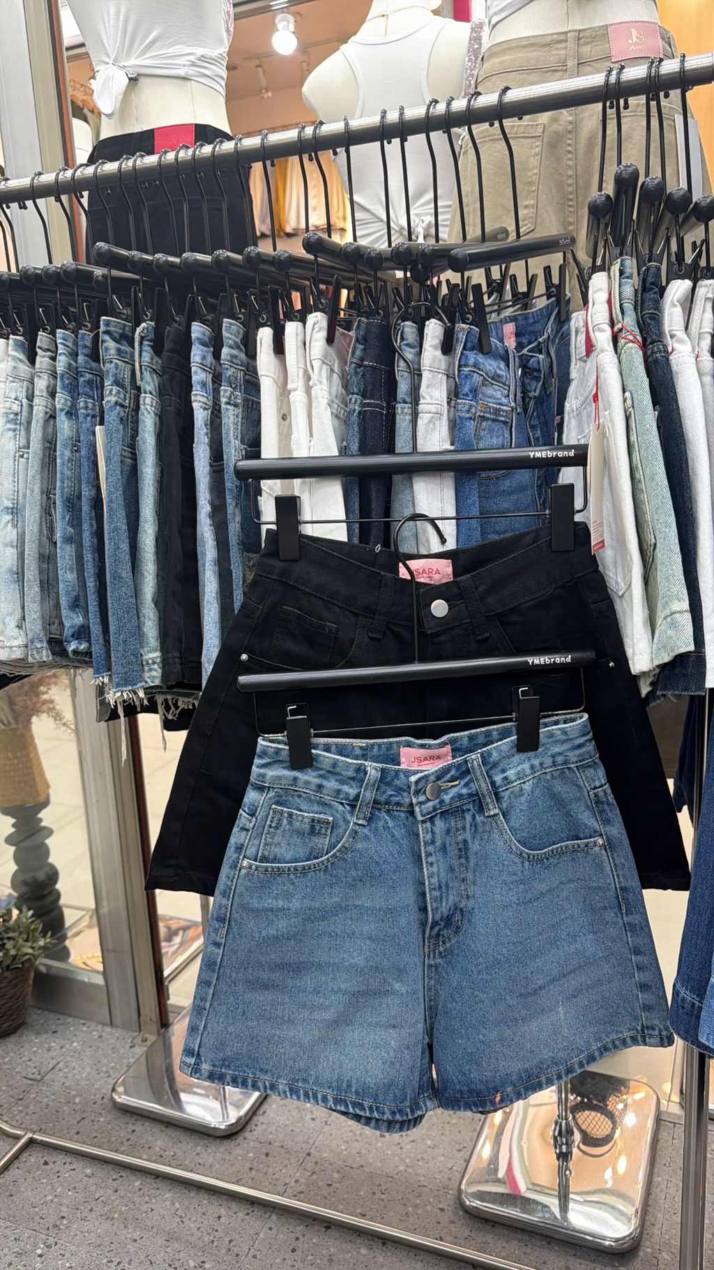 9AB03FAF-CBAE-4910-983C-2130A2DBDB5F