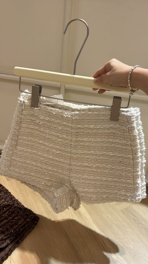 23D6C32A-F650-41C0-A0A3-8CAC9F4A8B81