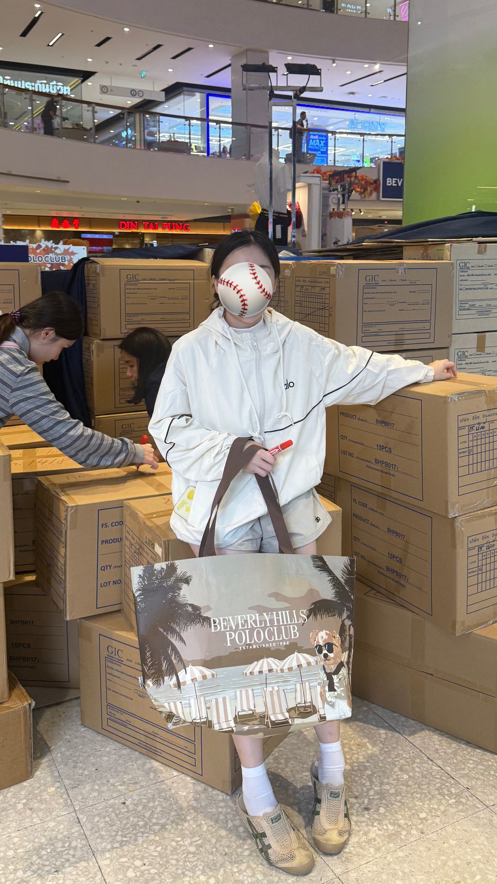 EADF4EA1-B77B-44EA-96D5-E5B4FA695424