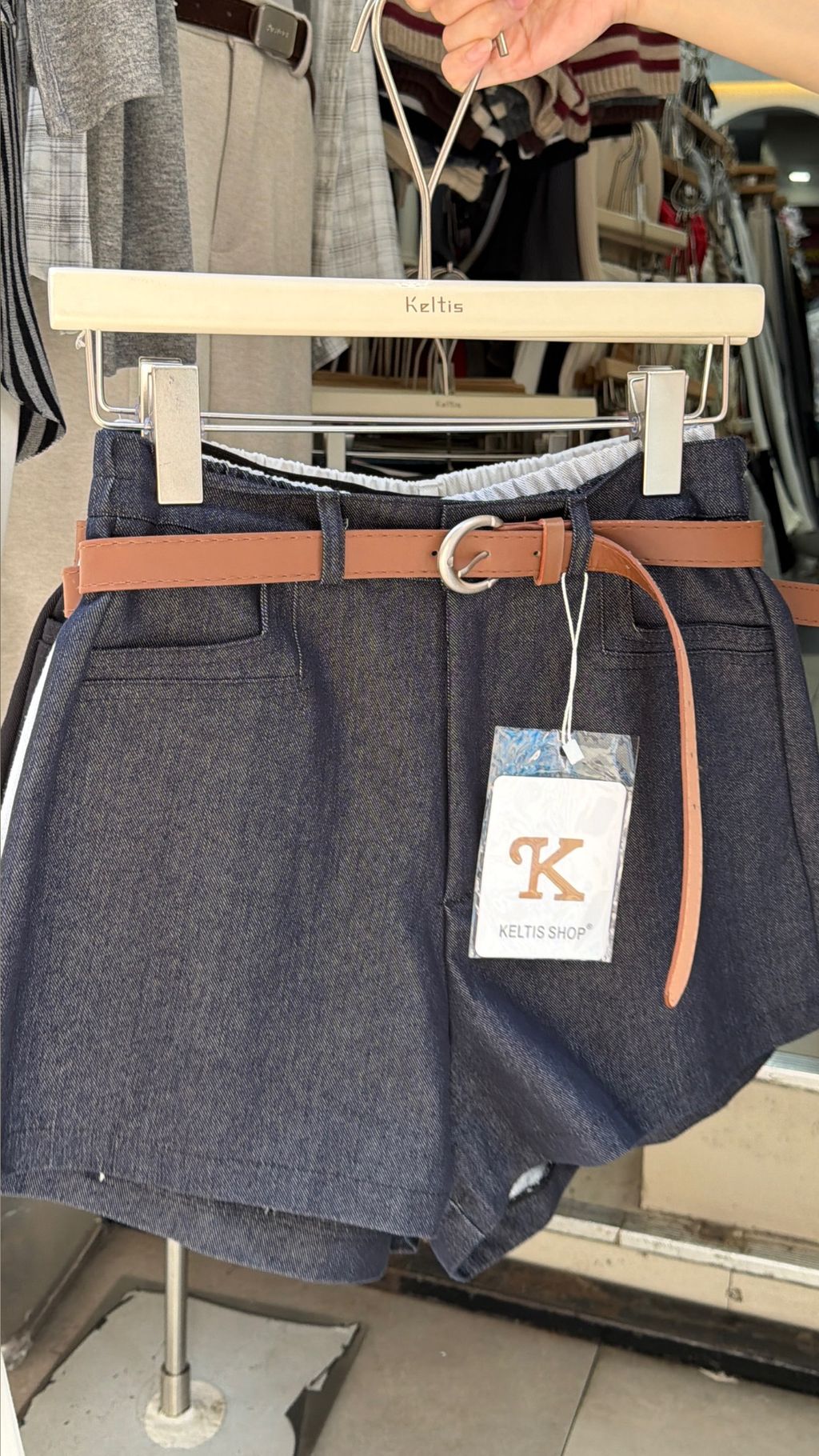 7AADF6EC-5D78-4C10-ACAA-CCFBB6EC335D