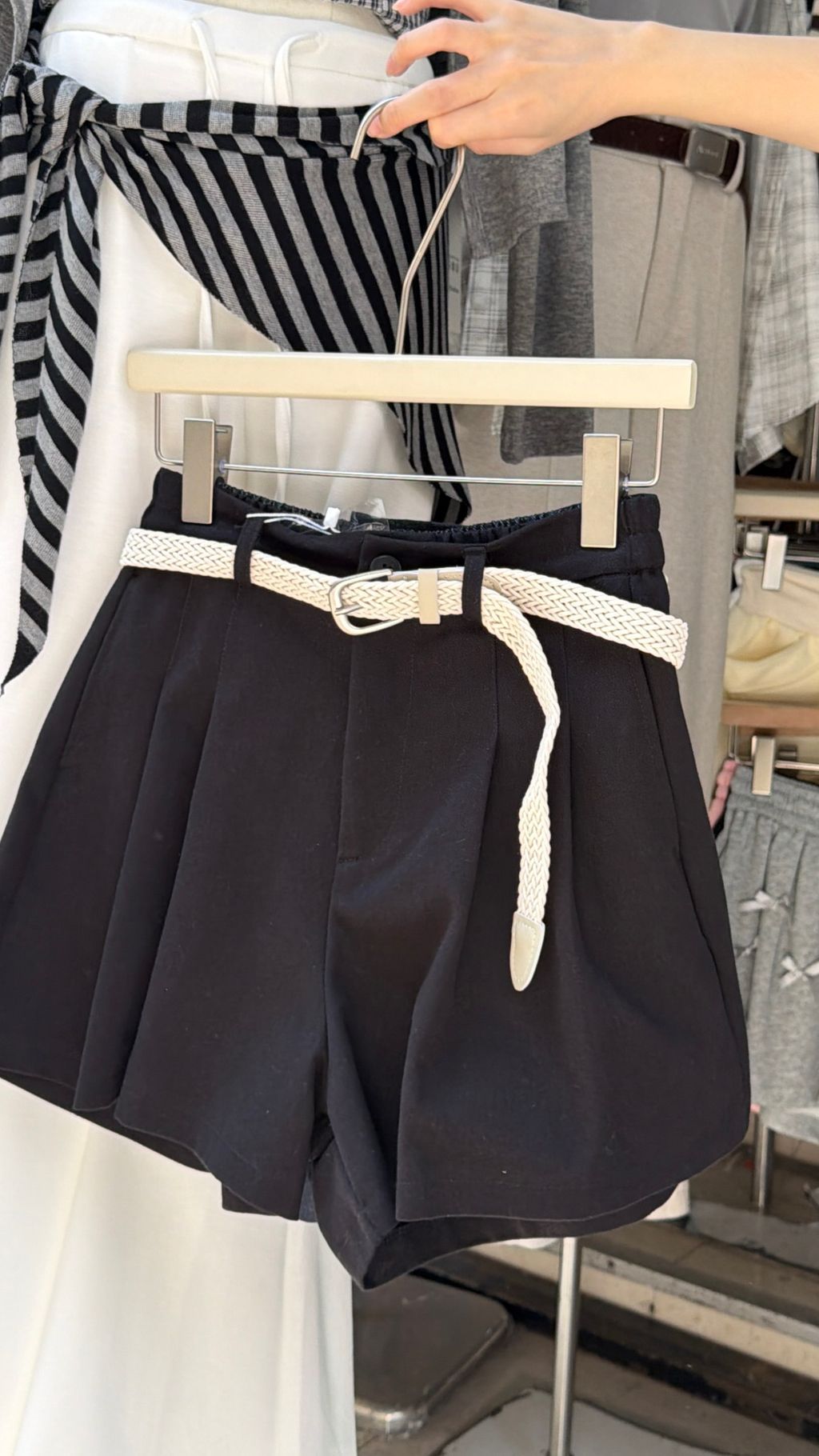 1EF64185-979F-4CA9-B542-5BAFFFBF22A3