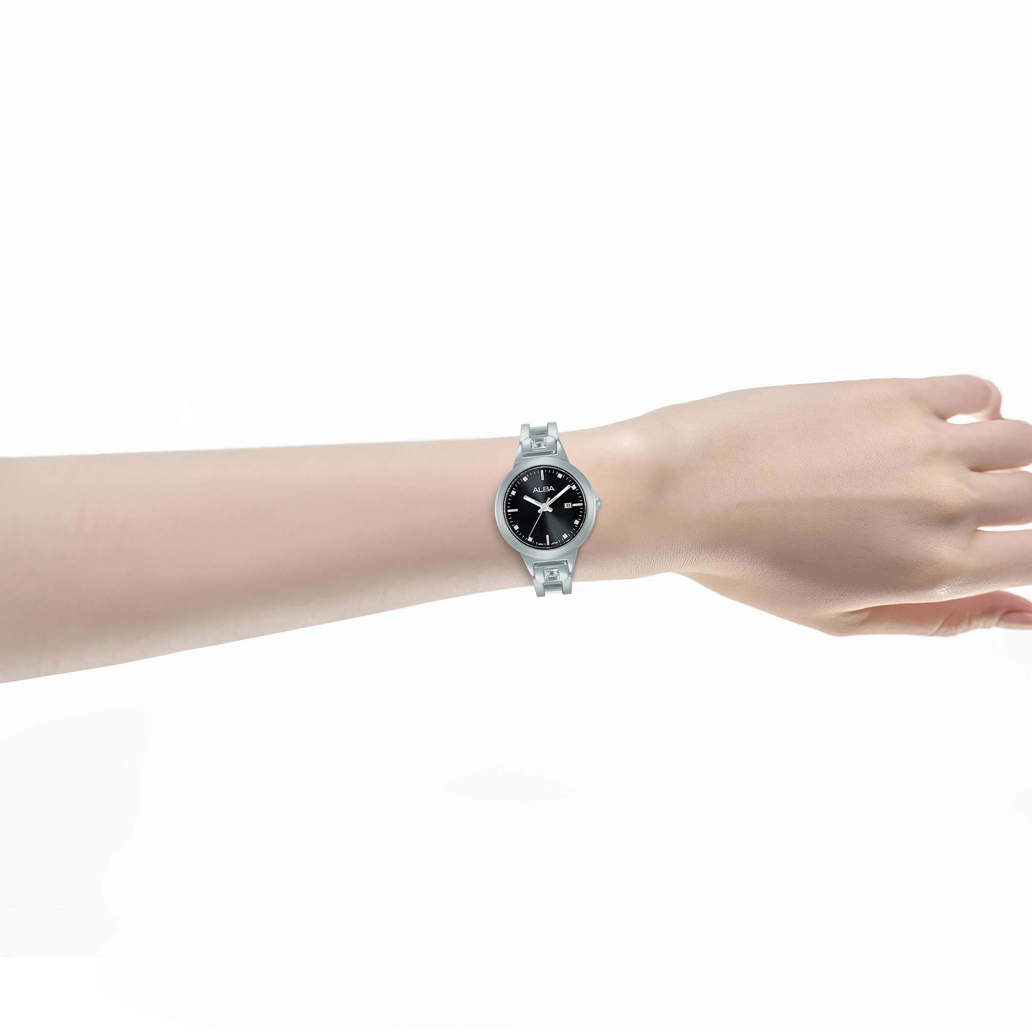 AH7EJ1X1-on wrist